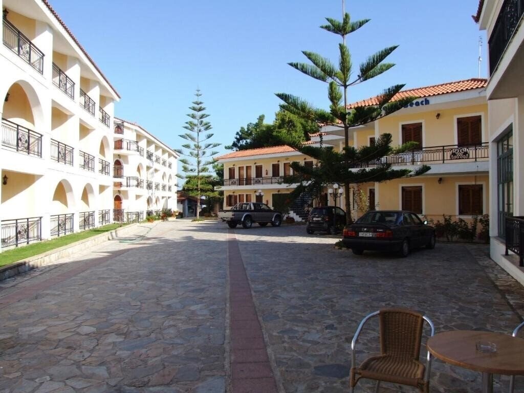 Отель Castello Beach Hotel 3*