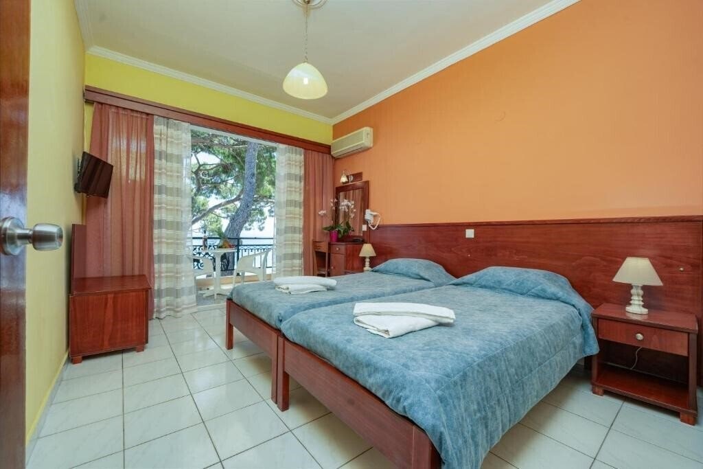 Фото Castello Beach Hotel 3*