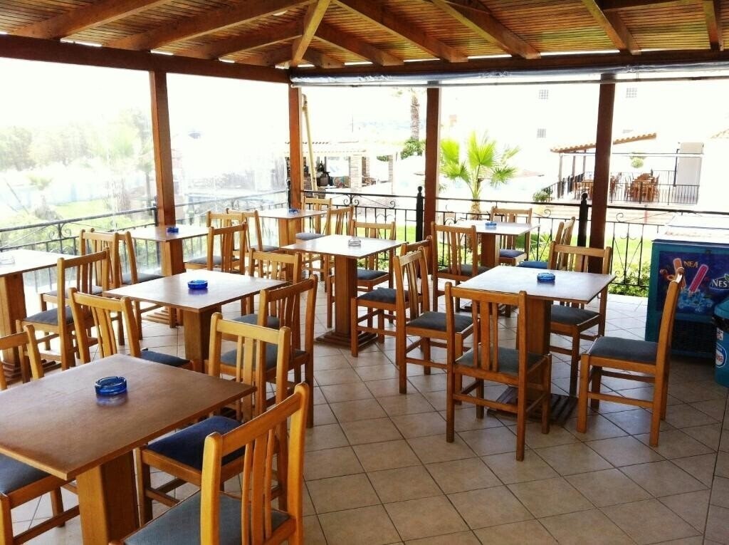 Зображення Andreolas Beach Hotel 2*