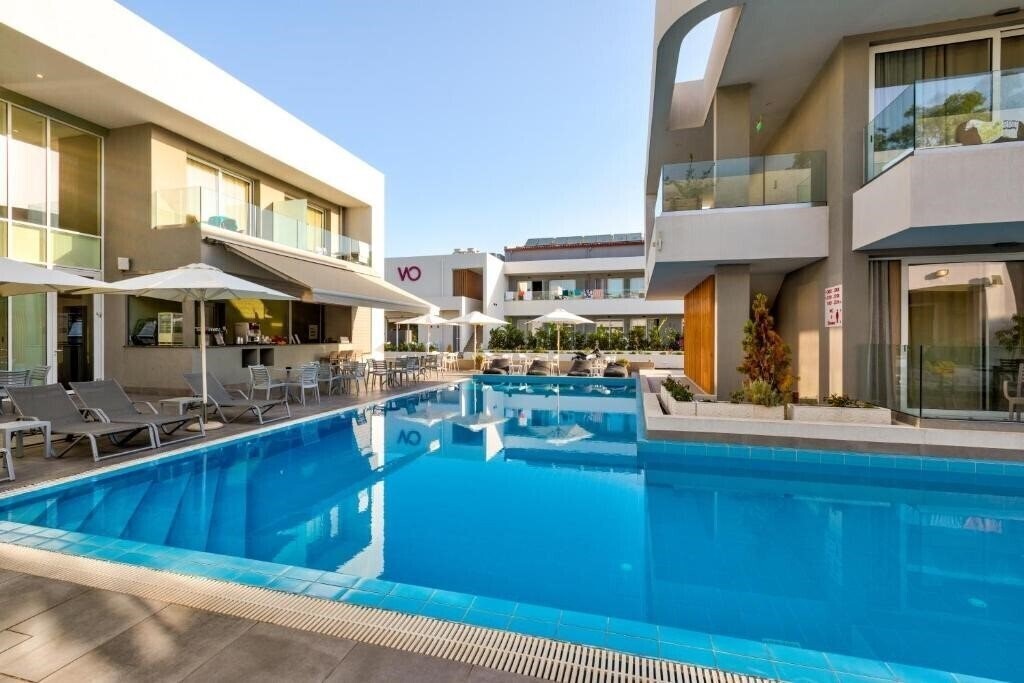Готель White Olive Premium Laganas 4*
