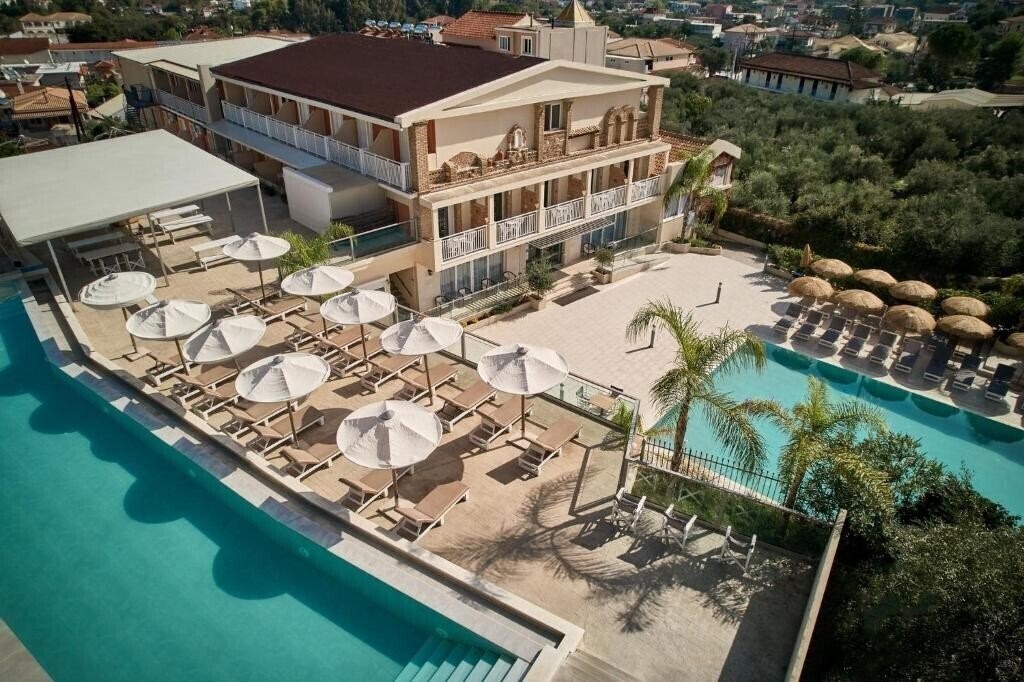 Готель Altura Hotel 3*