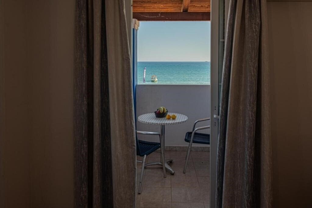 Фото Blue Waves Hotel 3*