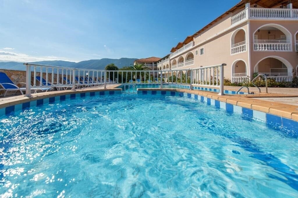 Зображення Dennis Studios 1*