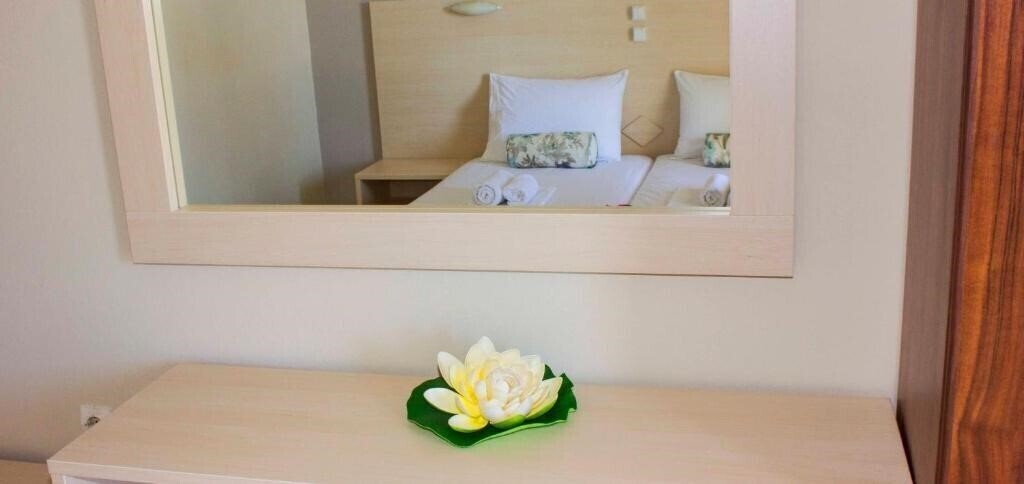 Картинка Dennis Studios 1*