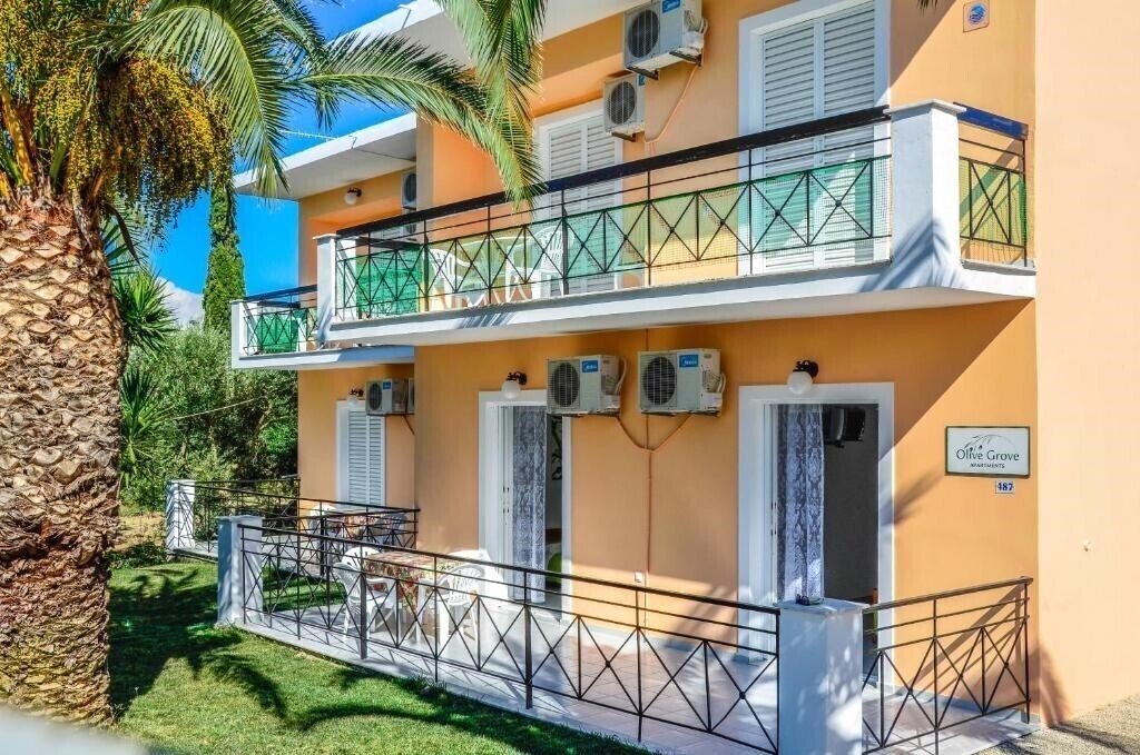 Готель Olive Grove Apts 4*