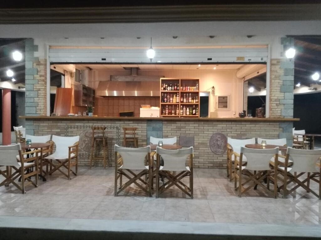 Готель Zante Dolphin 2*