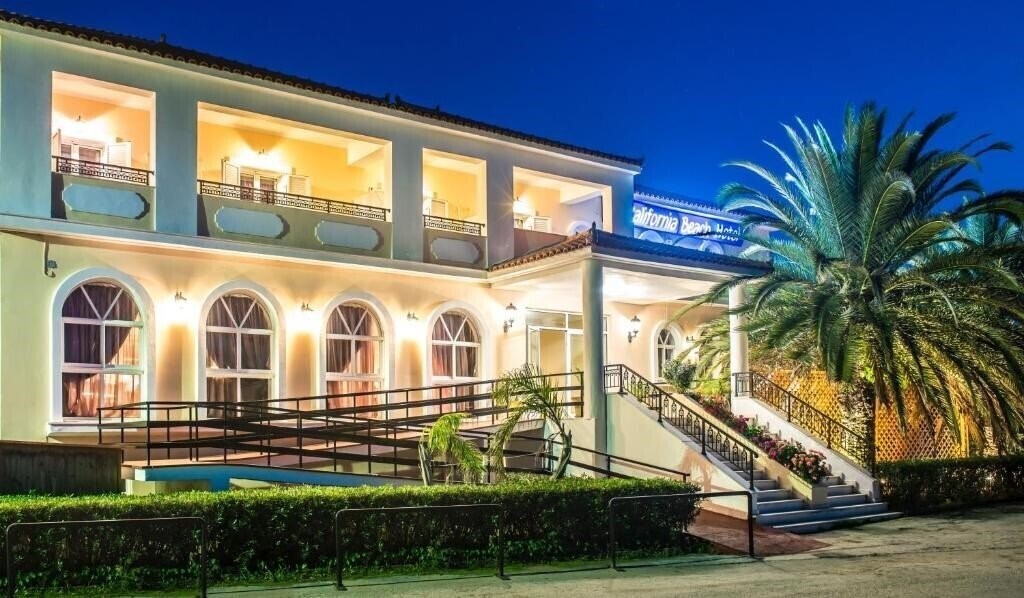 Отель California Beach 4*