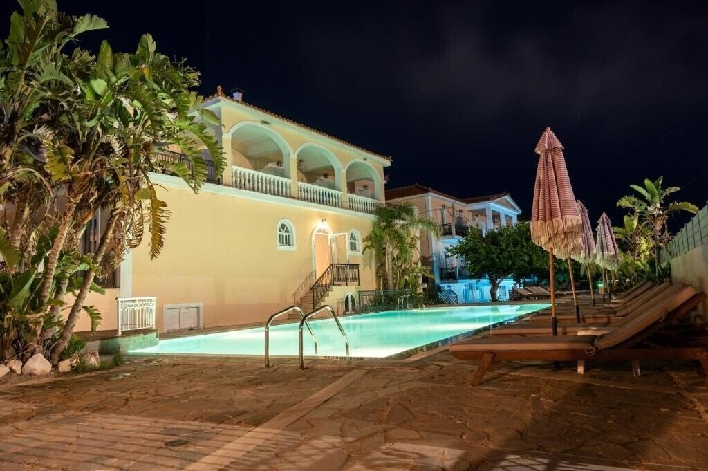 Фото California Beach 4*