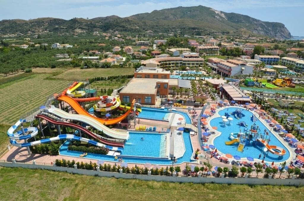 Отель Caretta Beach Resort & Waterpark 4*