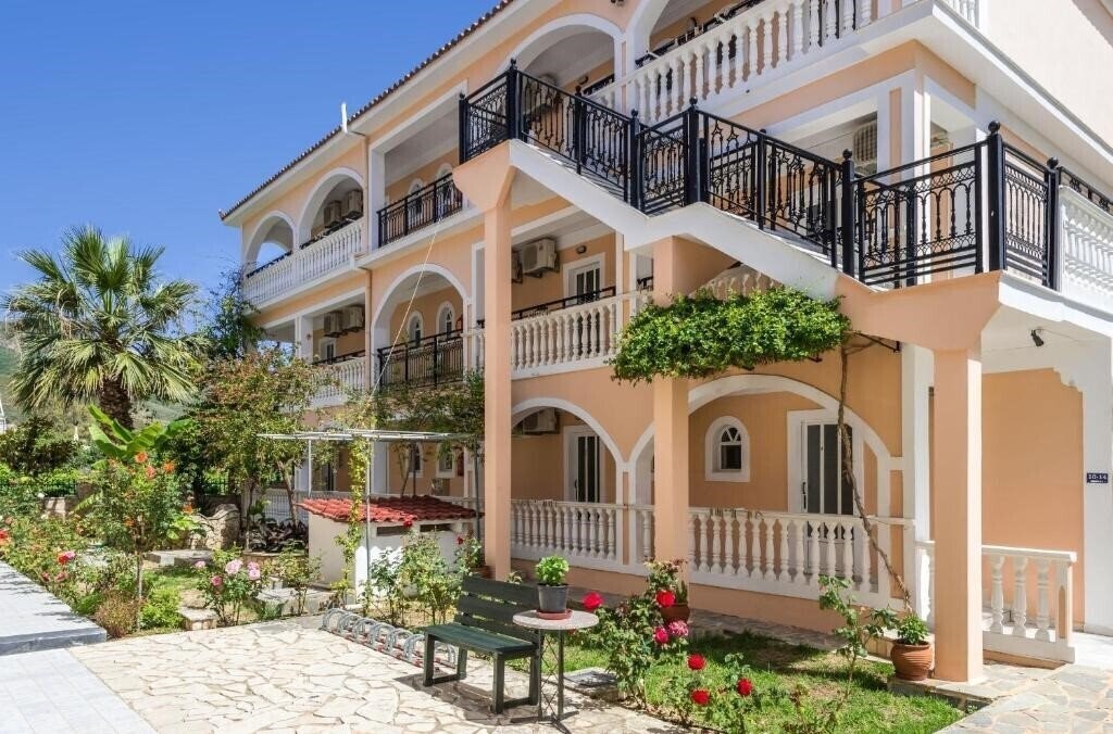 Картинка Athina Apts (Kalamaki) 3*