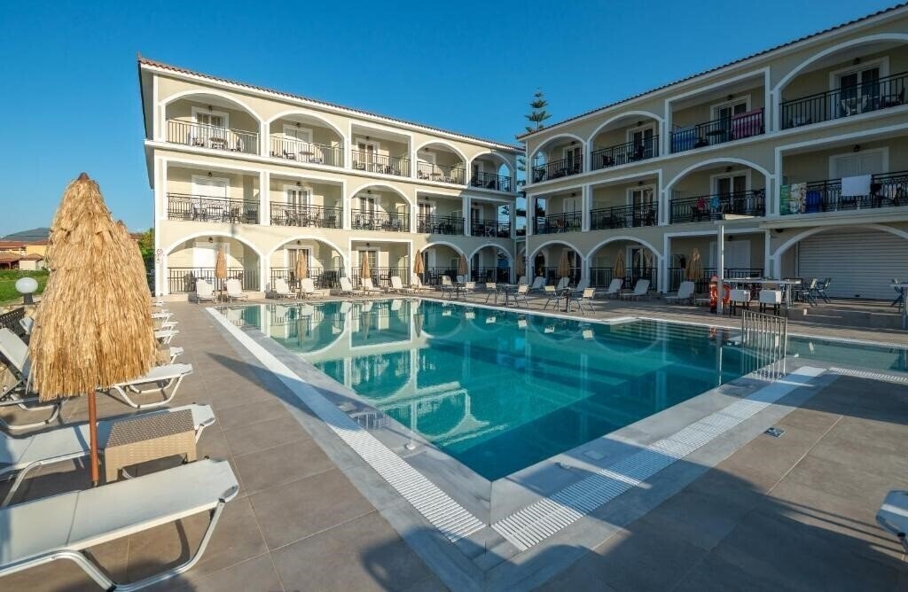 Фото Athina Apts (Kalamaki) 3*