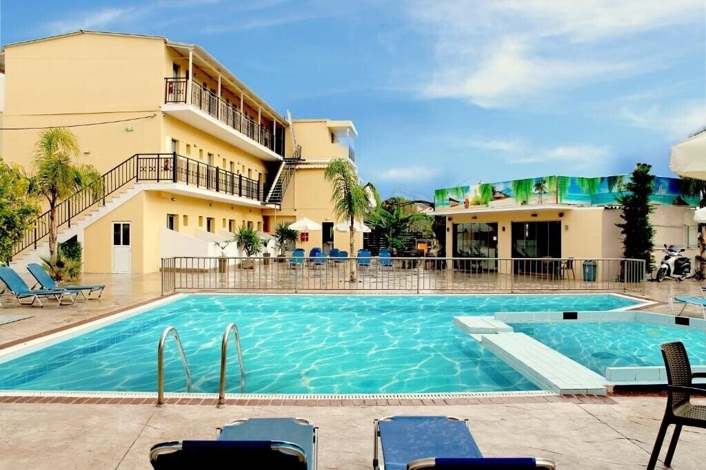 Готель La Caretta Restaurant & Hotel 4*