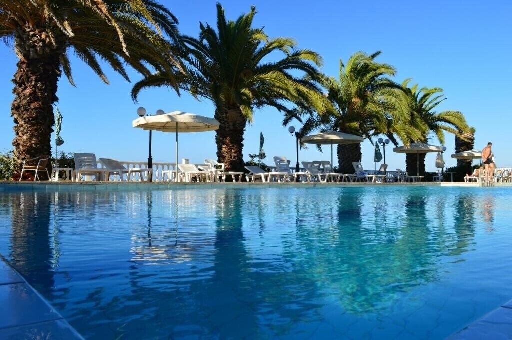 Готель Paradise Beach 4*
