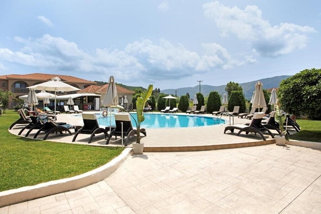 Готель Eleni'S Garden 3*