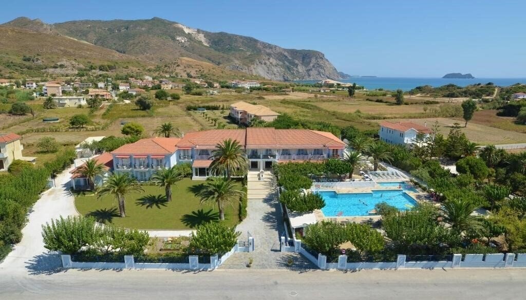 Готель Sirocco Hotel 3*