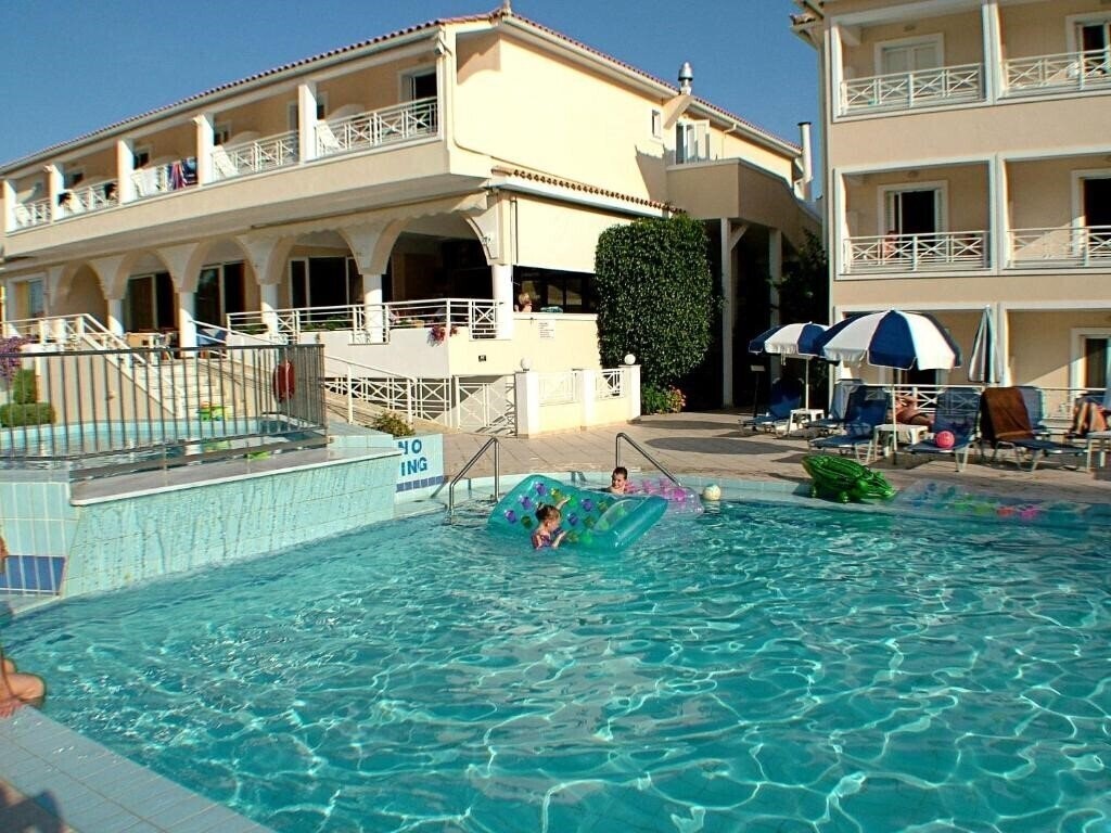 Отель Roseland Hotel 3*