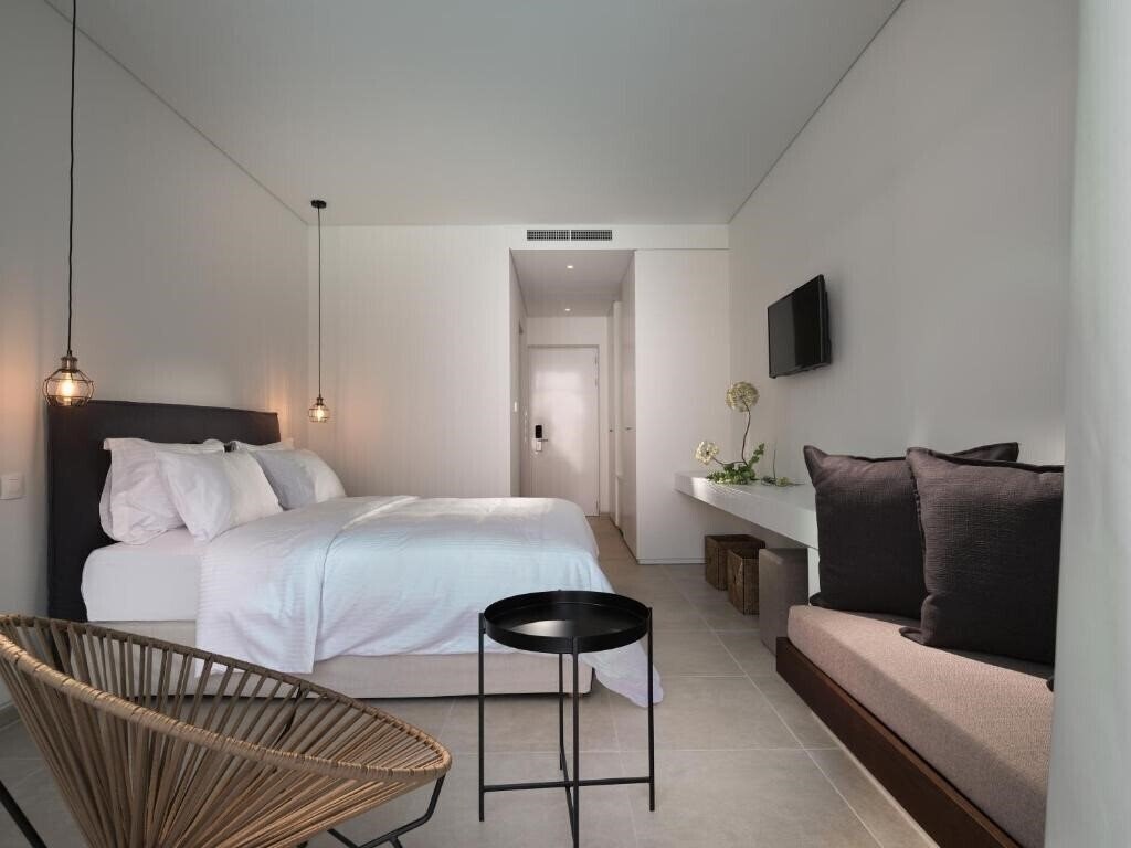 Картинка Cavo Vezal - Adults Only (Adults Only) 4*