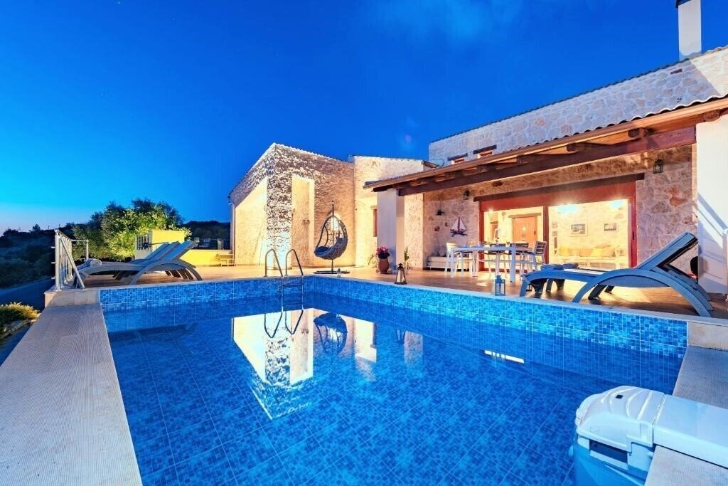 Отель Nisaki Villa 4*