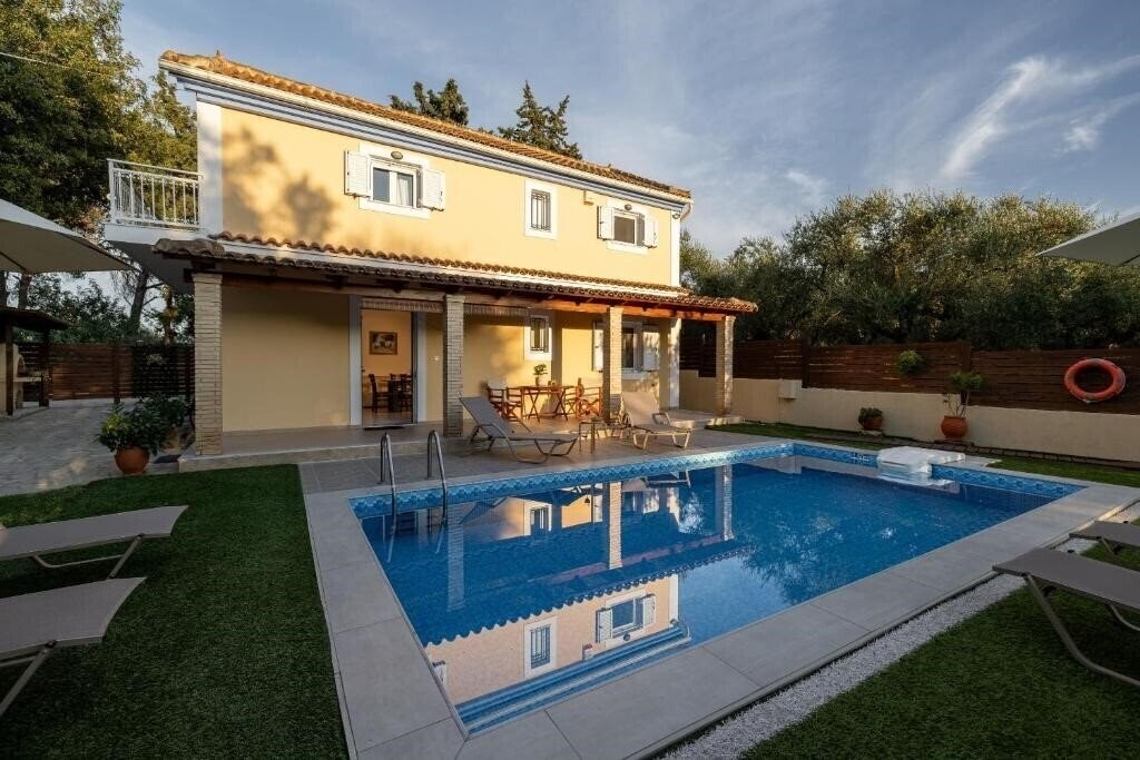 Отель Villa Kardaris 4*