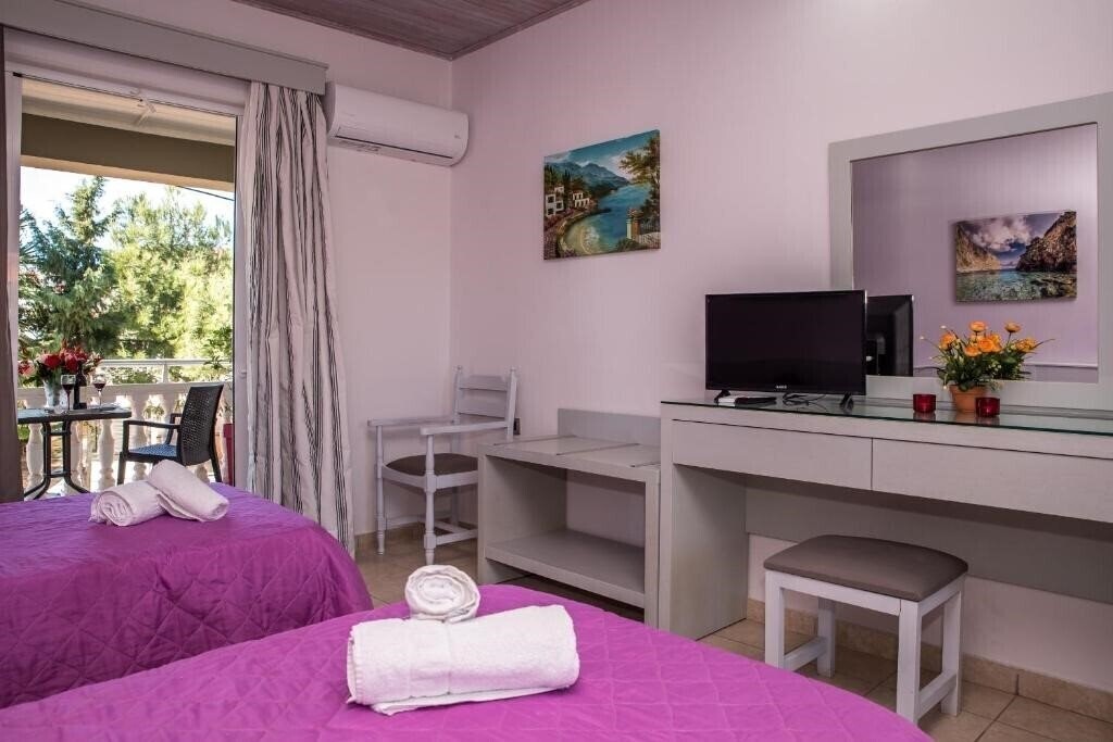 Картинка Tom & John Center 4*