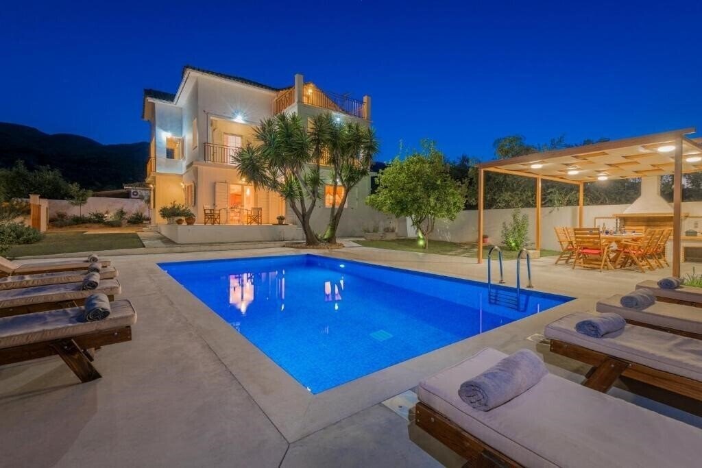Отель Villa Status 4*
