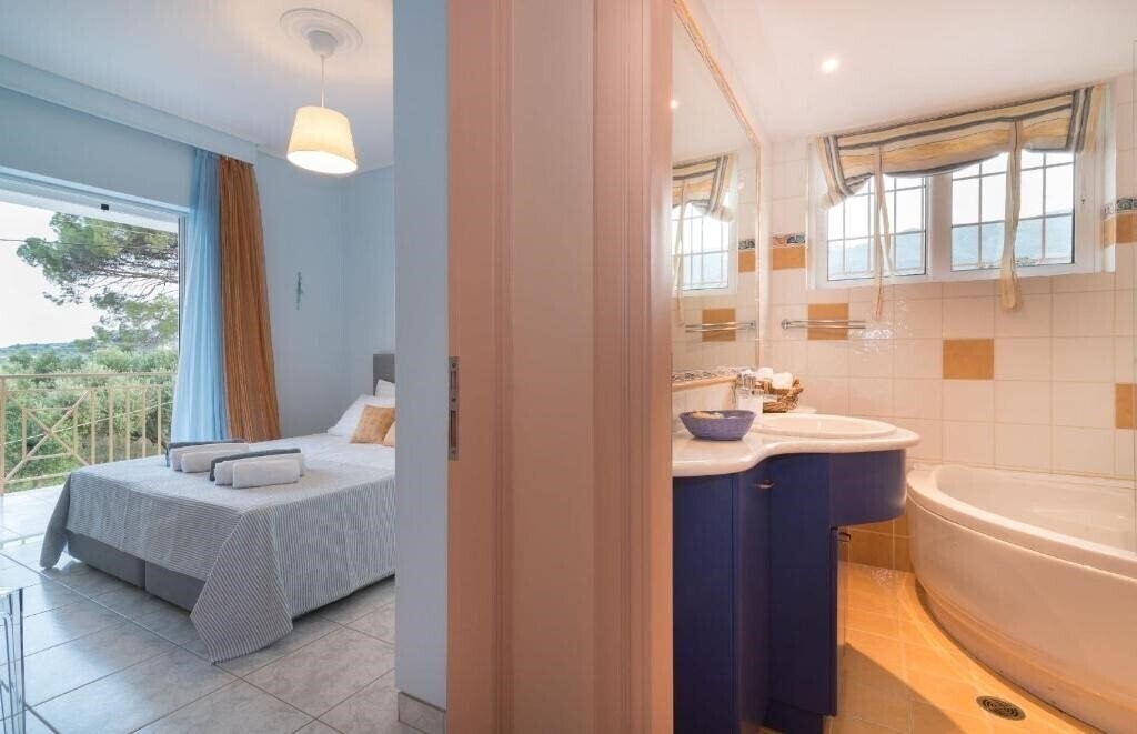 Фотографія Villa Status 4*