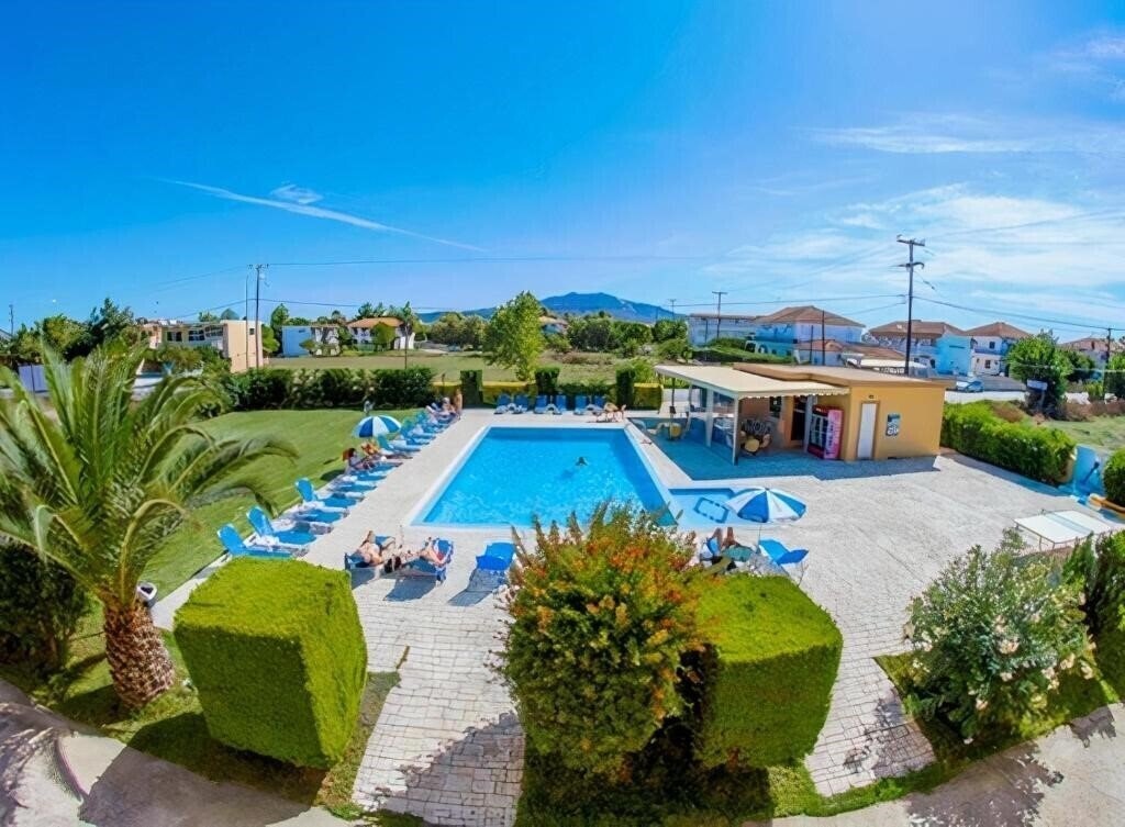 Отель Derekas Apartments 3*