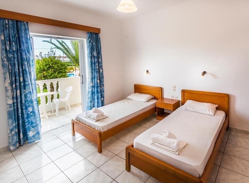 Фото Derekas Apartments 3*