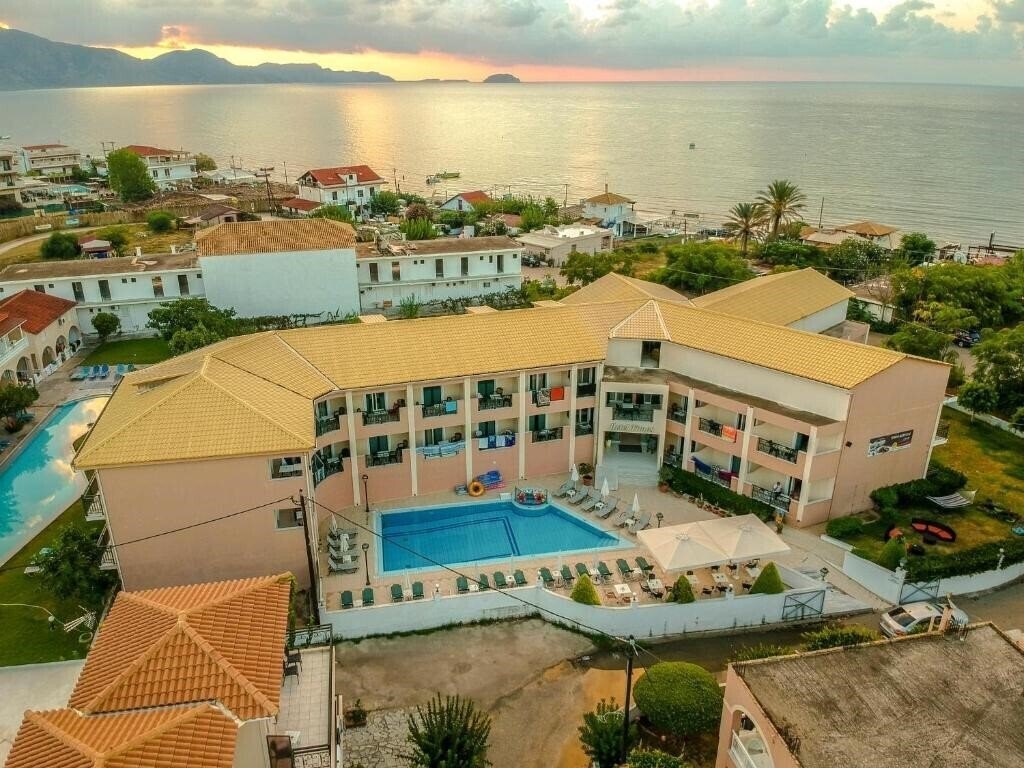 Готель Timos Hotel 2*