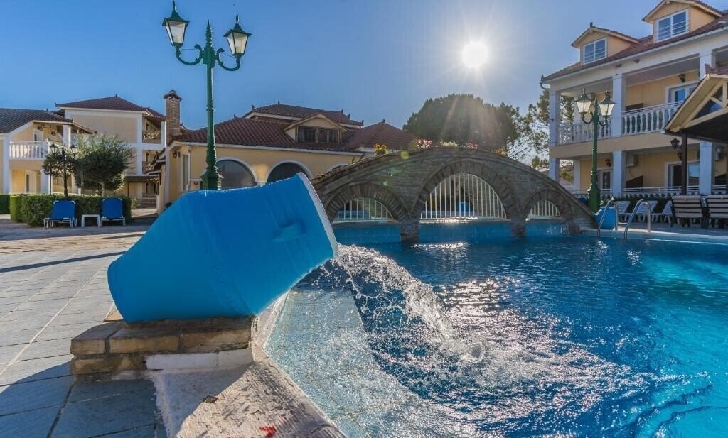 Отель Elpida Hotel 2*
