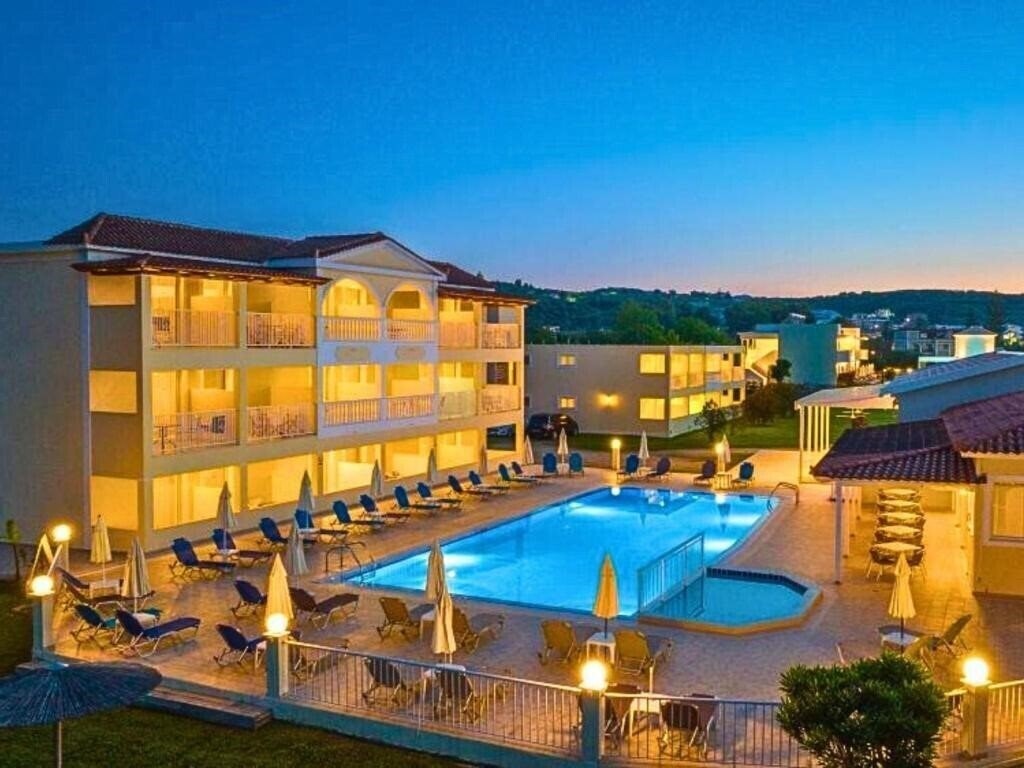 Готель Manousis Aparthotel 3*