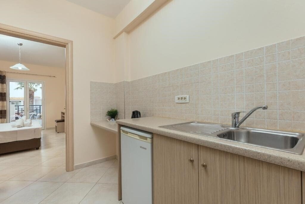 Фотография Yakinthos Hotel Laganas 3*