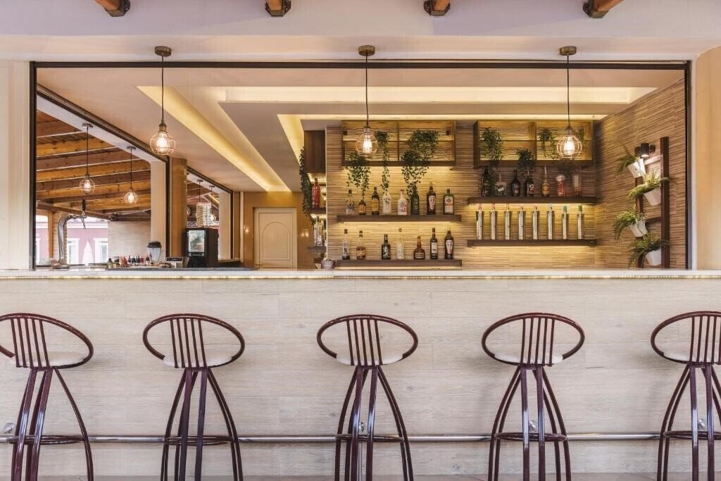 Картинка Yakinthos Hotel Laganas 3*