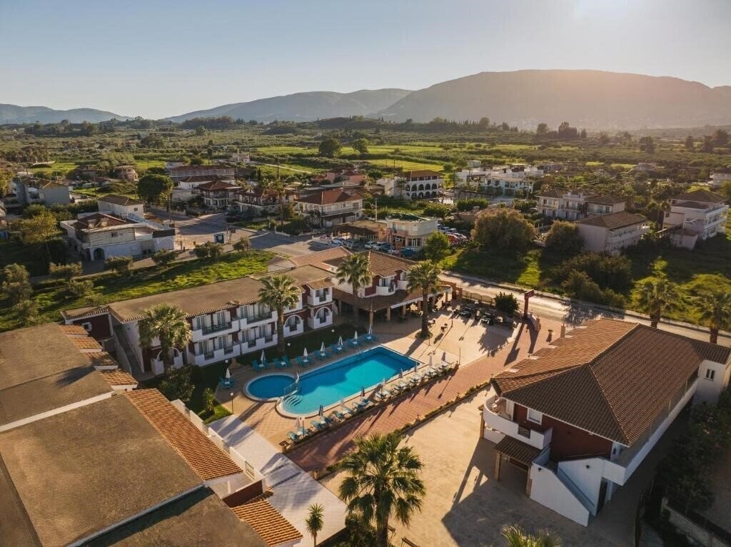 Фото Yakinthos Hotel Laganas 3*