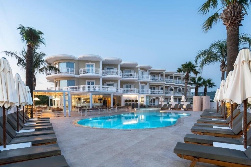 Отель Arkadia Luxury Hotel Apartments 3*