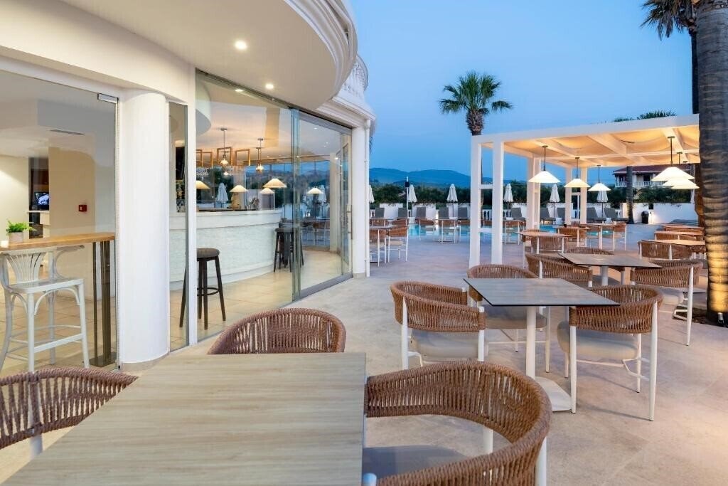 Фото Arkadia Luxury Hotel Apartments 3*
