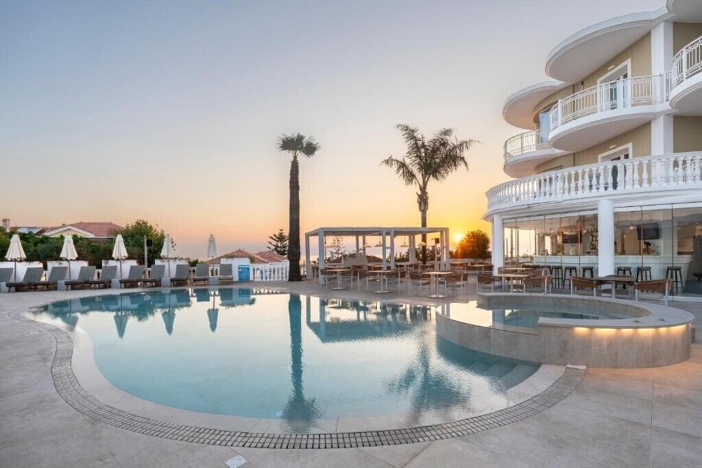 Изображение Arkadia Luxury Hotel Apartments 3*