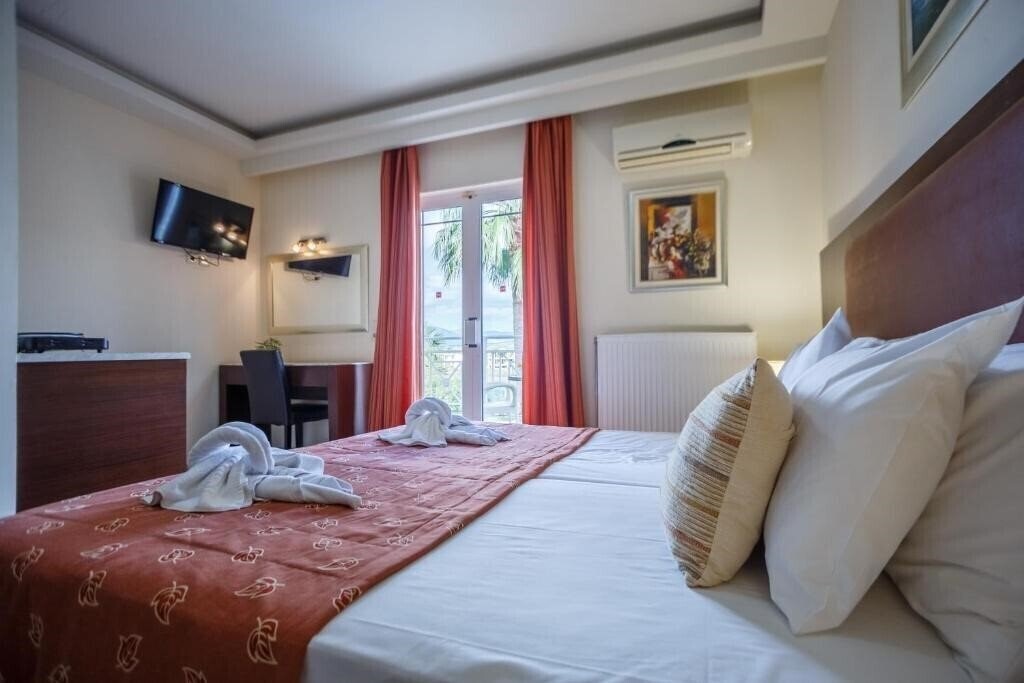 Фото Vivian Hotel 2*