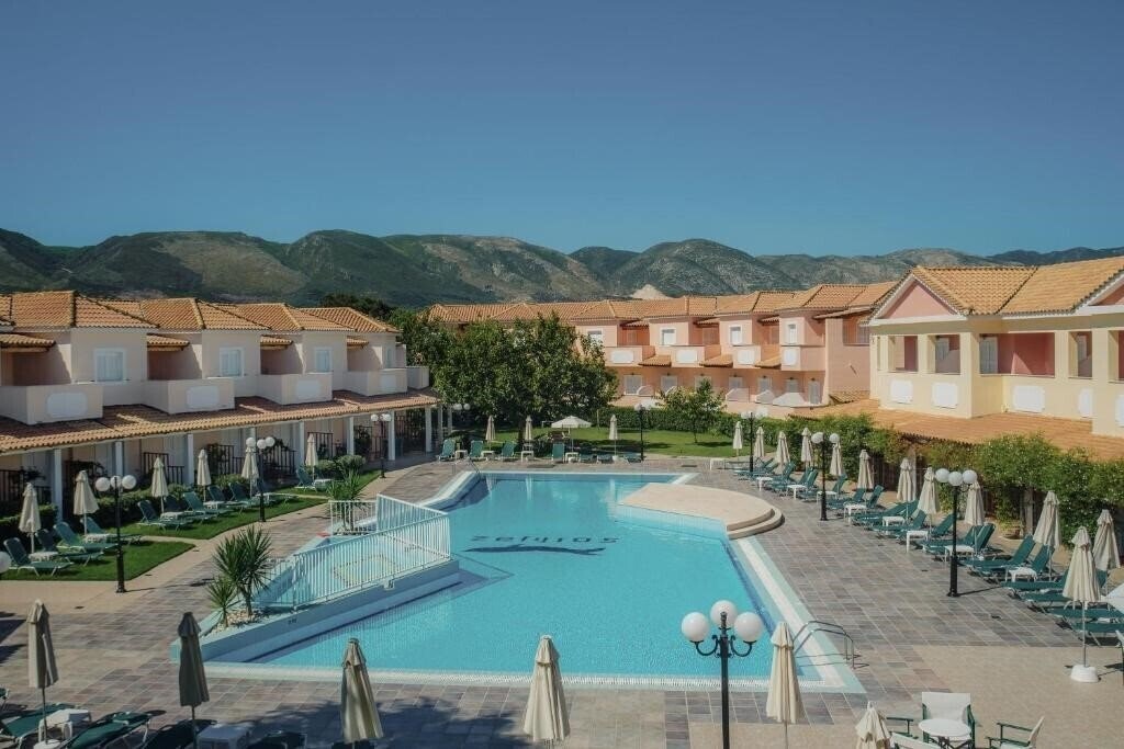 Готель Zefyros Ecoresort 3*
