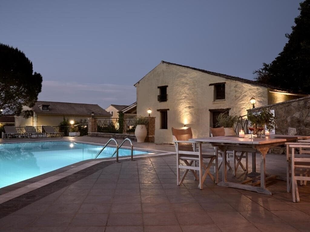 Готель Razis Apartments 3*