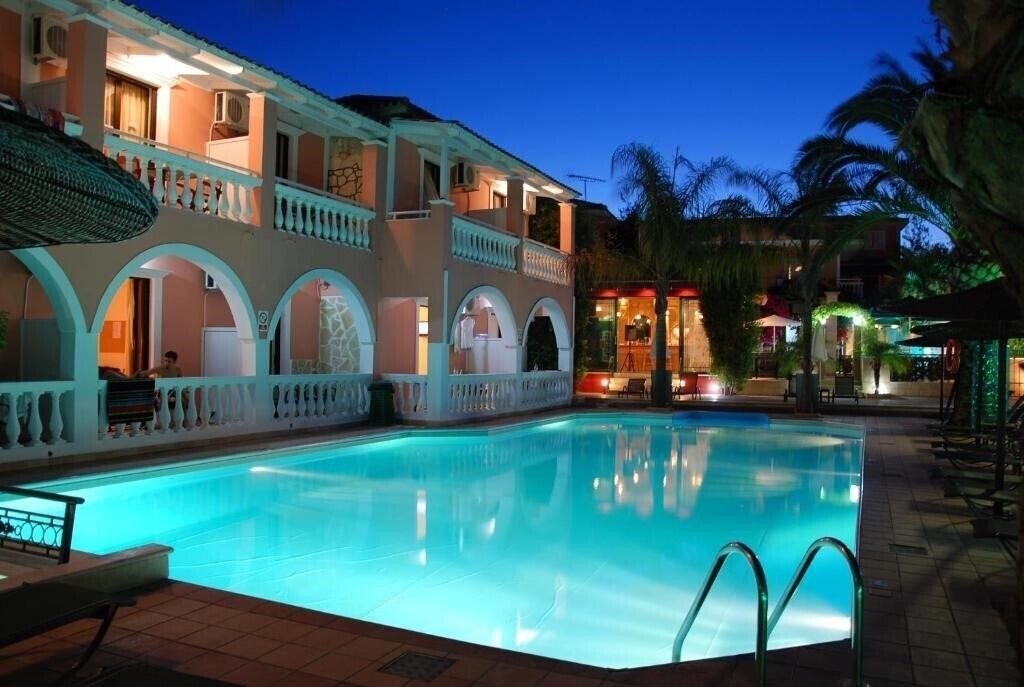 Готель Laganas Beach Hotel 3*