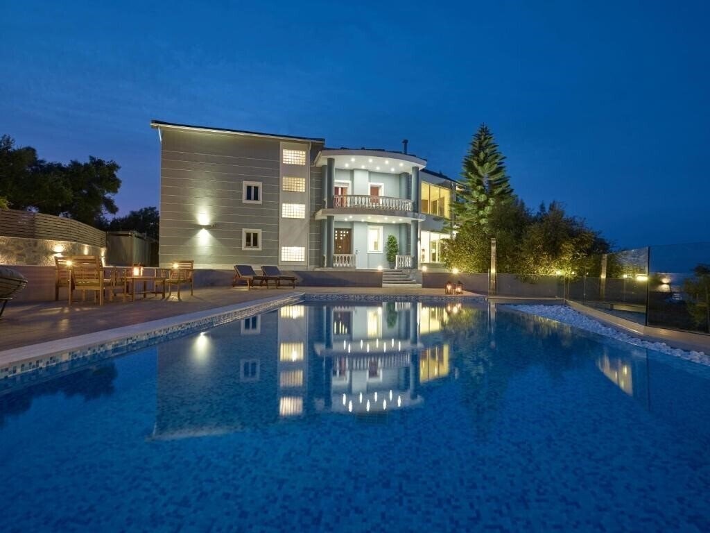 Готель Mont Bleu Villa 5*