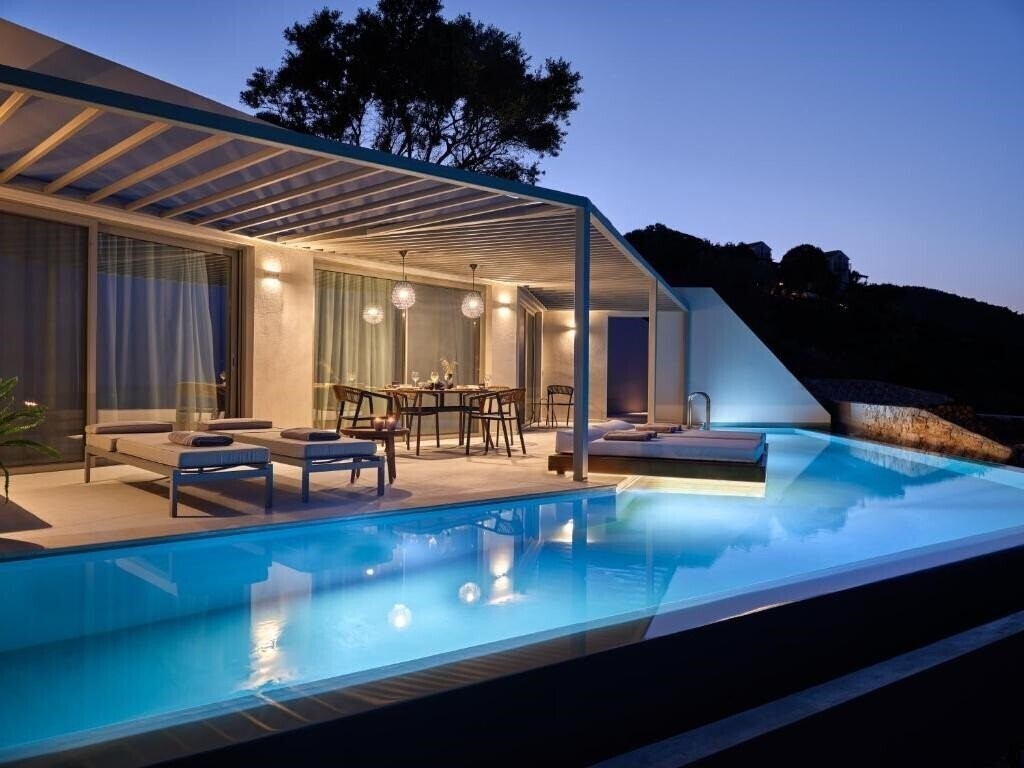 Отель Yoma Cove Suites 4*