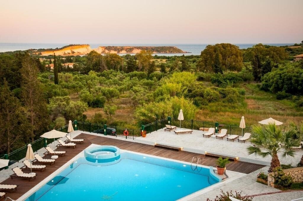 Фотография Gerakas Belvedere Hotel & Luxury Suites 4*