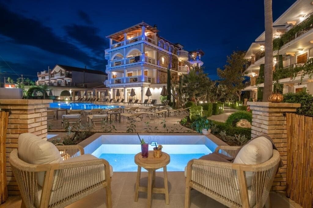 Отель The Plaza Palace 4*