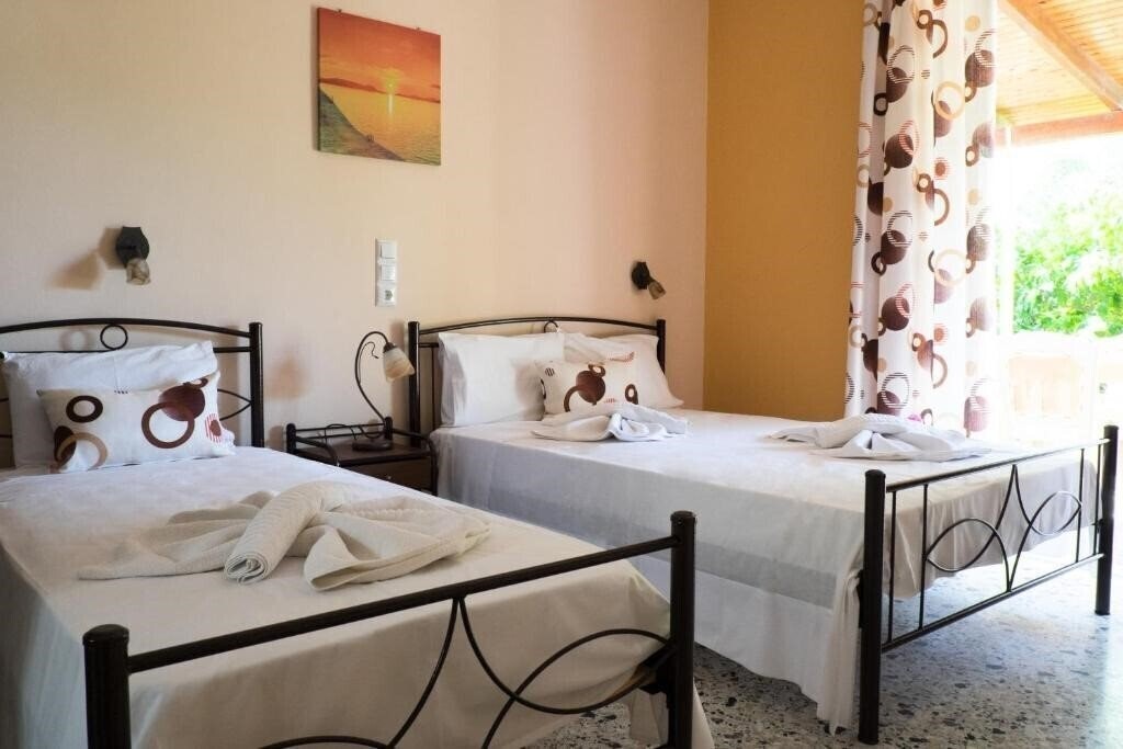 Готель Turtle Beach Studios Hotel & Apartments 3*