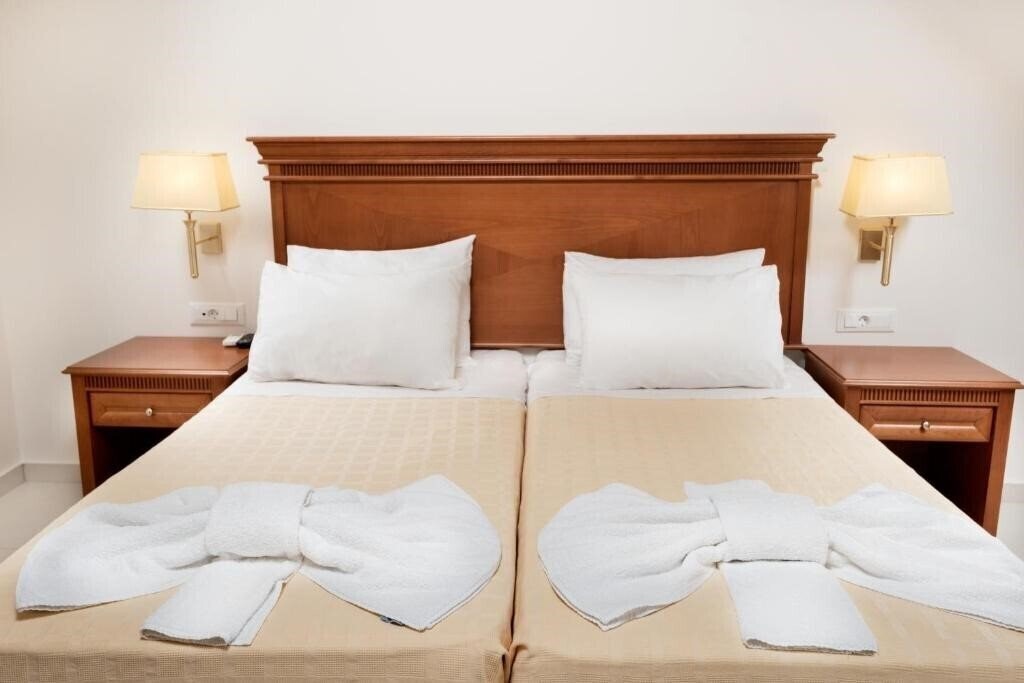 Фотографія Avalon Palace Zante 4*