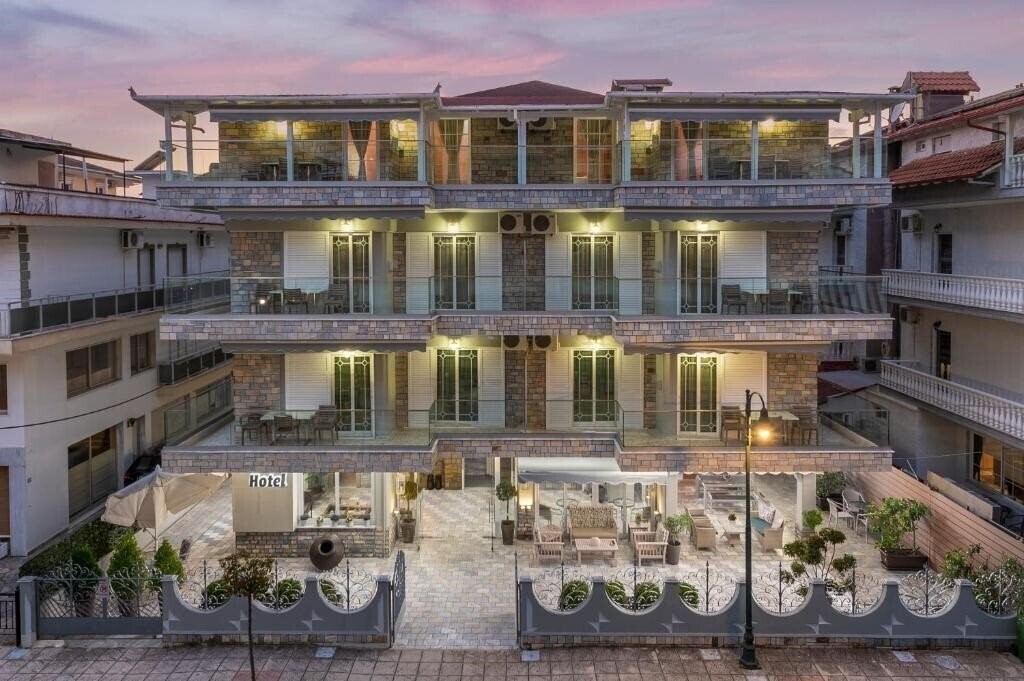Отель Ouzas Hotel 3*
