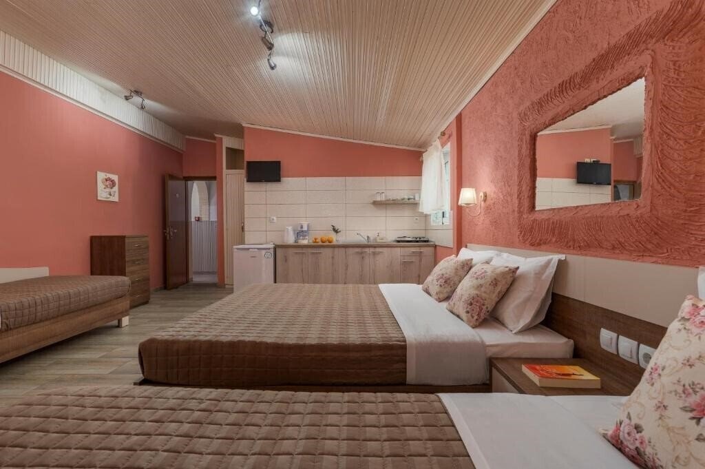 Фото Ouzas Hotel 3*