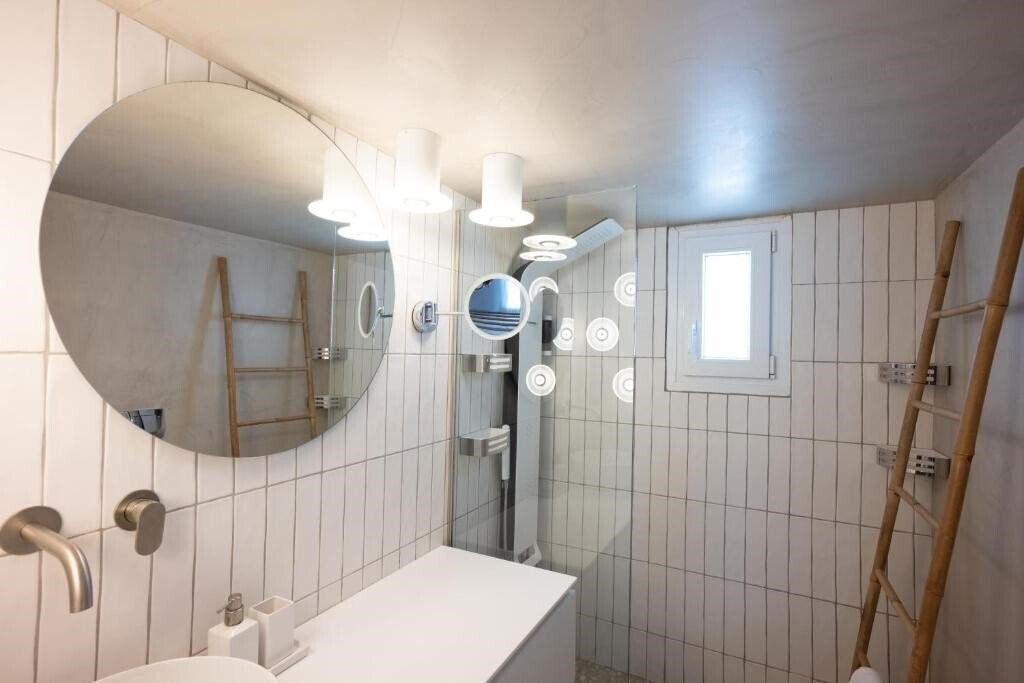 Фото Blue, White & Grey Suites 3*